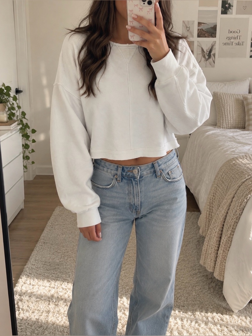 Aeri cropped white sweatshirt